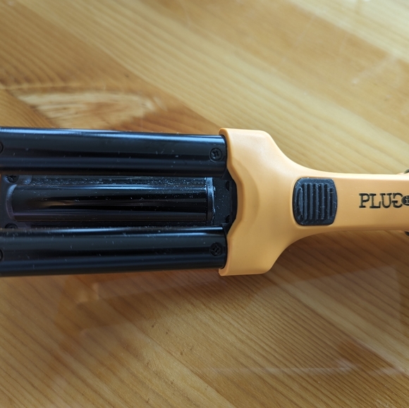 Curling iron, makes wavy - Picture 4 of 4